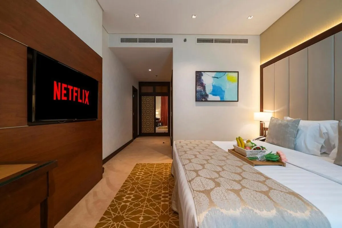 Modern 1Br W & Pool, Gym, Canal & Burj Khalifa Views Dubai Appartamento