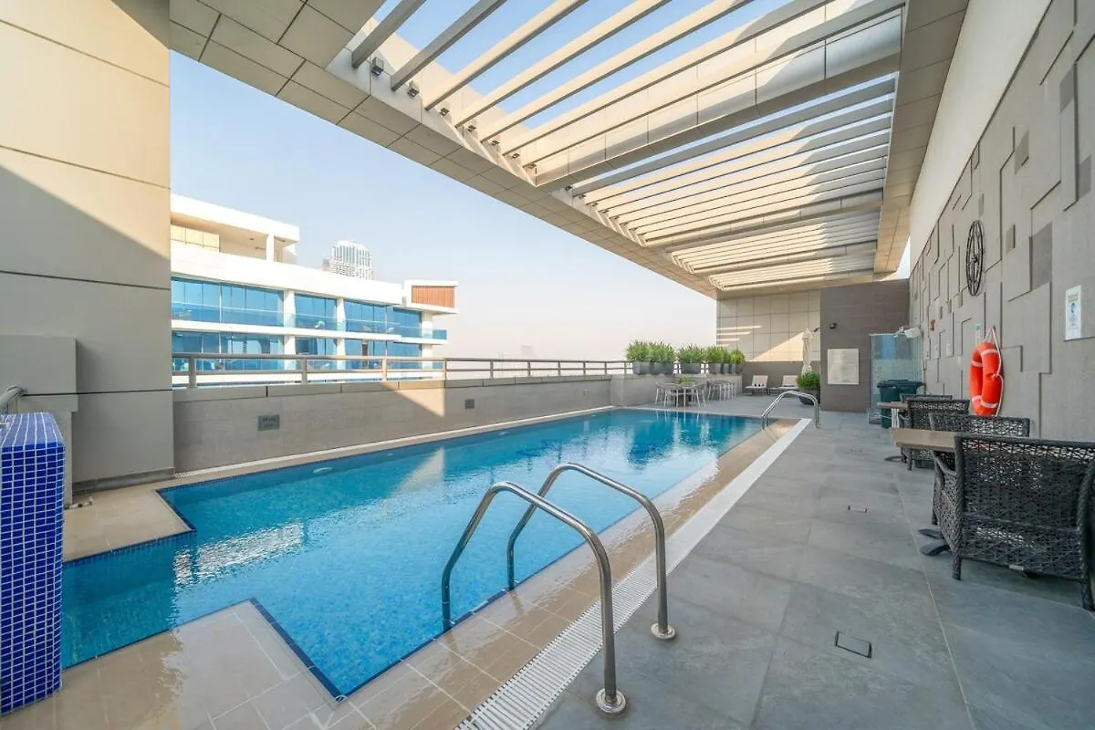 Appartamento Modern 1Br W & Pool, Gym, Canal & Burj Khalifa Views Dubai