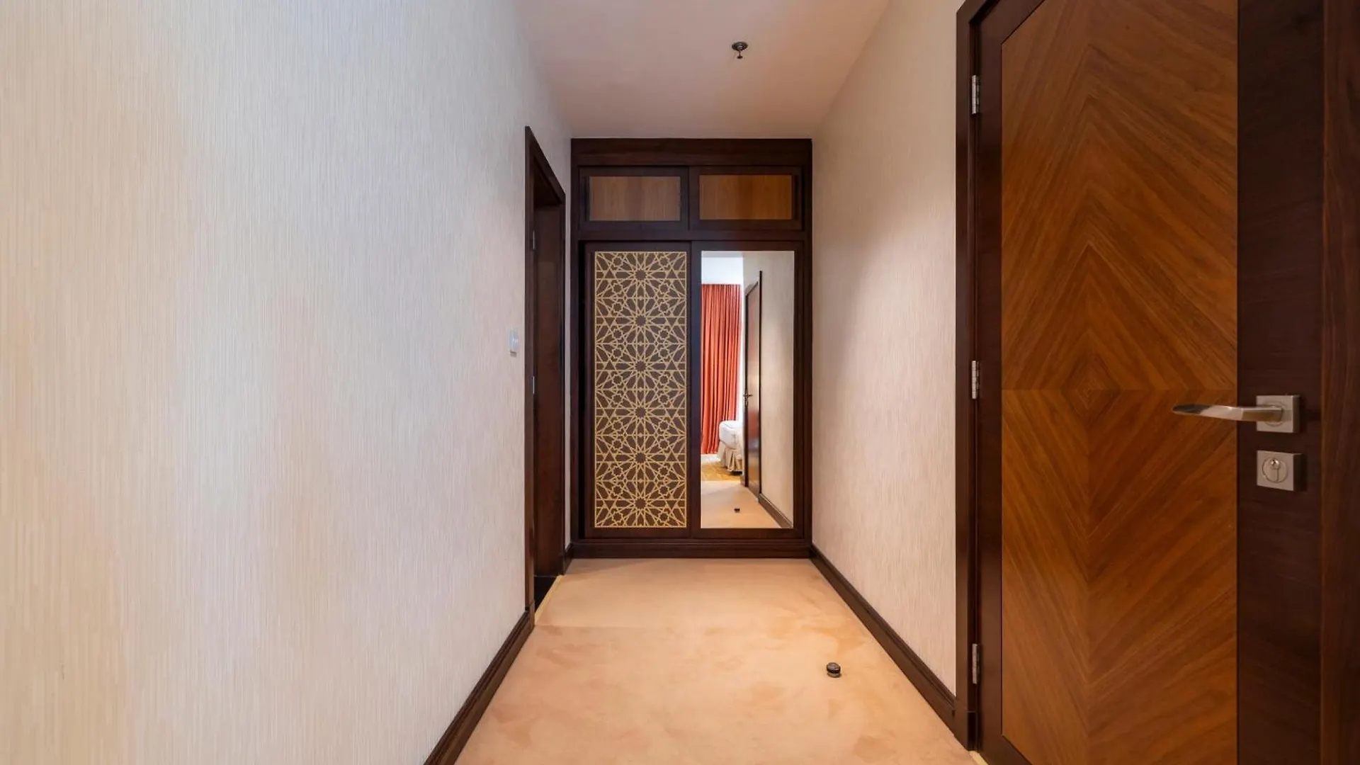 Modern 1Br W & Pool, Gym, Canal & Burj Khalifa Views Dubai Emirati Arabi Uniti