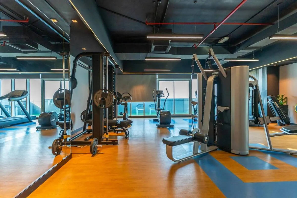 Apartment Modern 1Br W & Pool, Gym, Canal & Burj Khalifa Views Dubai