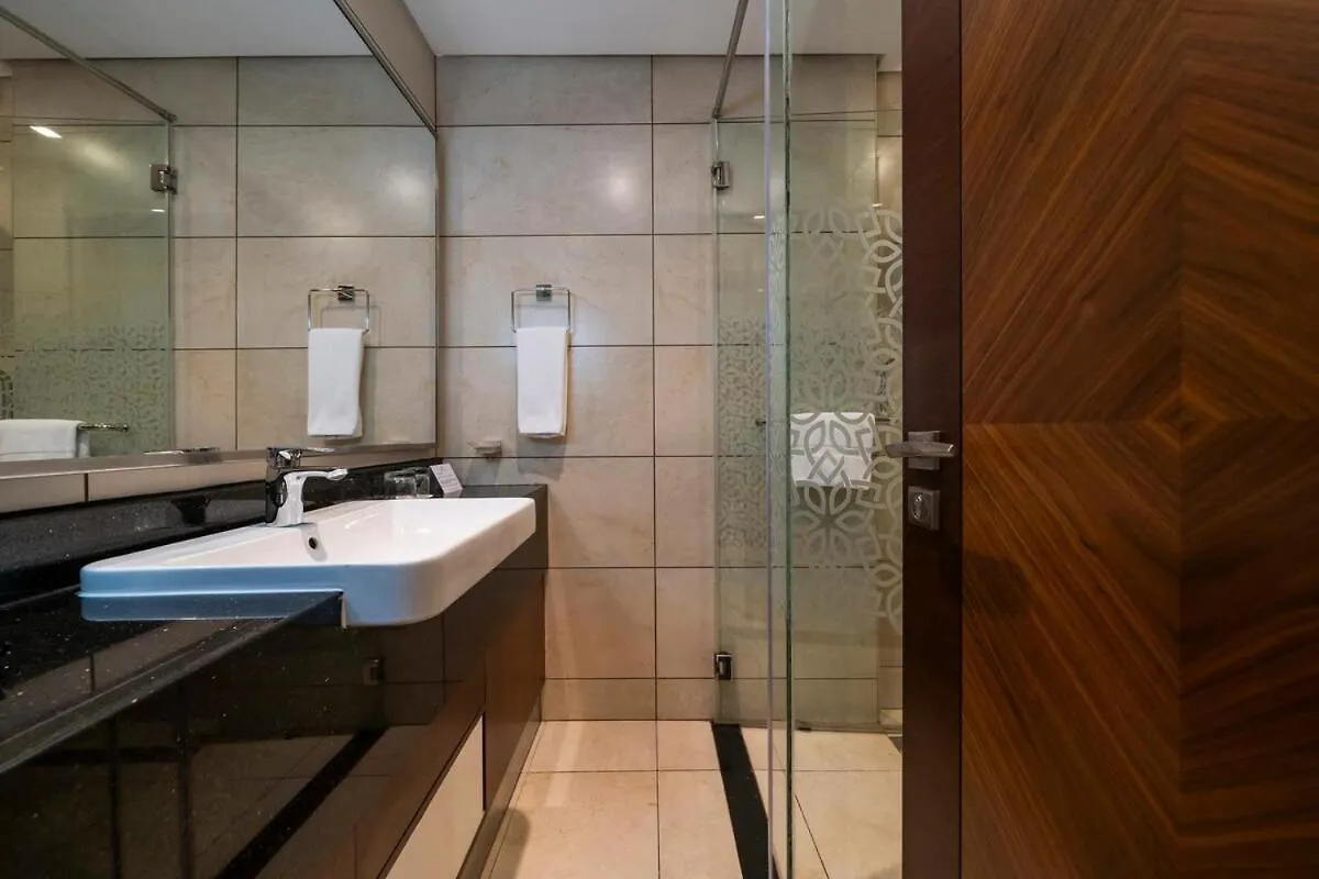 شقة Modern 1Br W & Pool, Gym, Canal & Burj Khalifa Views دبي الإمارات العربية المتحدة