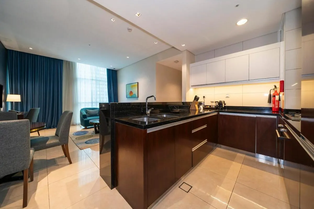 Apartment Modern 1Br W & Pool, Gym, Canal & Burj Khalifa Views Dubai