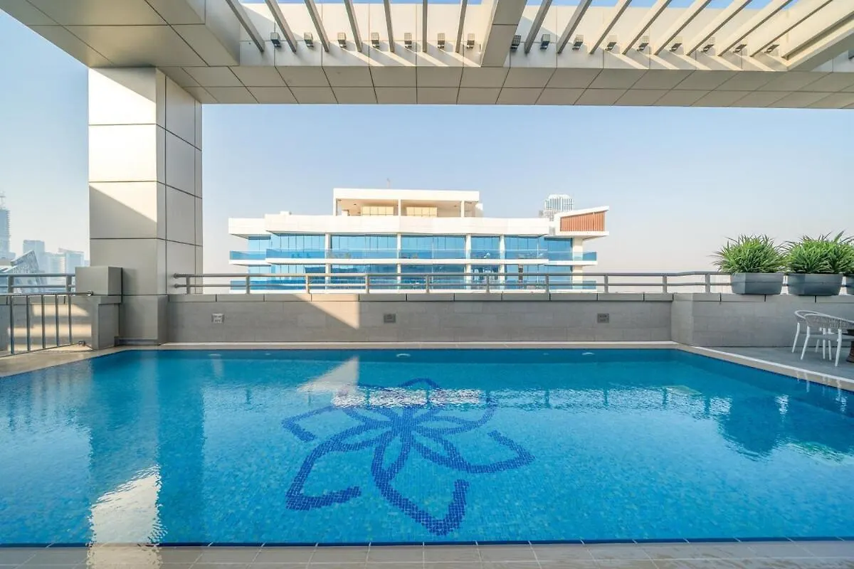 Modern 1Br W & Pool, Gym, Canal & Burj Khalifa Views Dubai 0*,