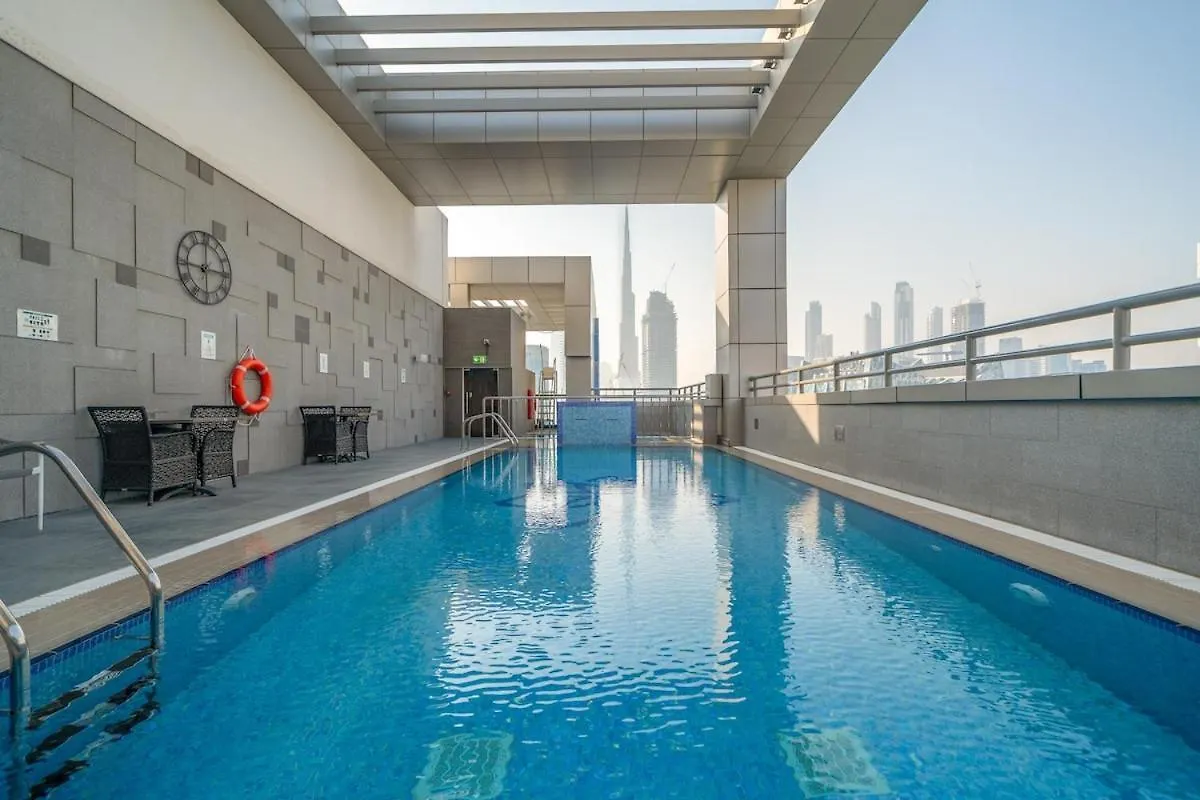 Apartment Modern 1Br W & Pool, Gym, Canal & Burj Khalifa Views Dubai