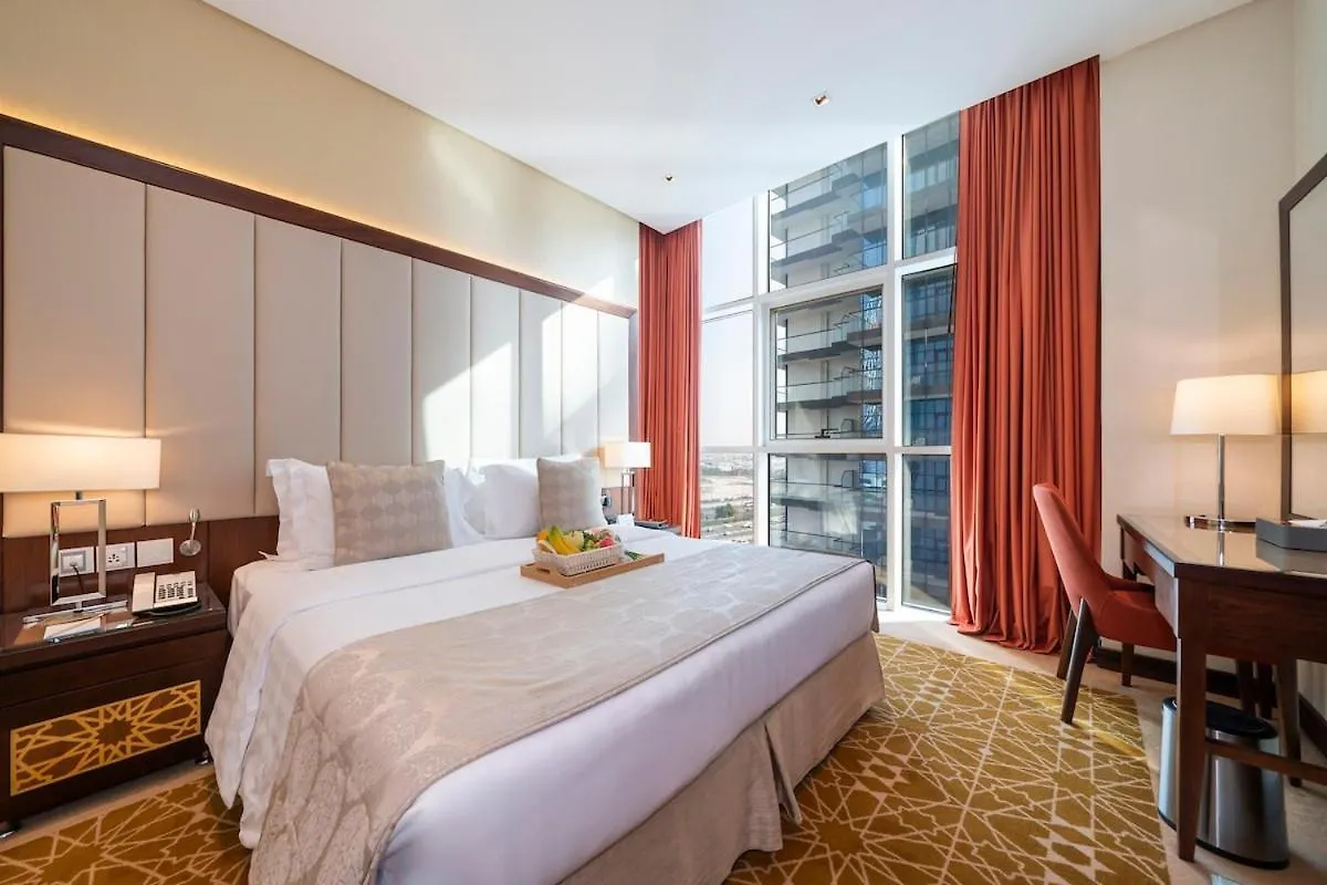 Modern 1Br W & Pool, Gym, Canal & Burj Khalifa Views Dubai
