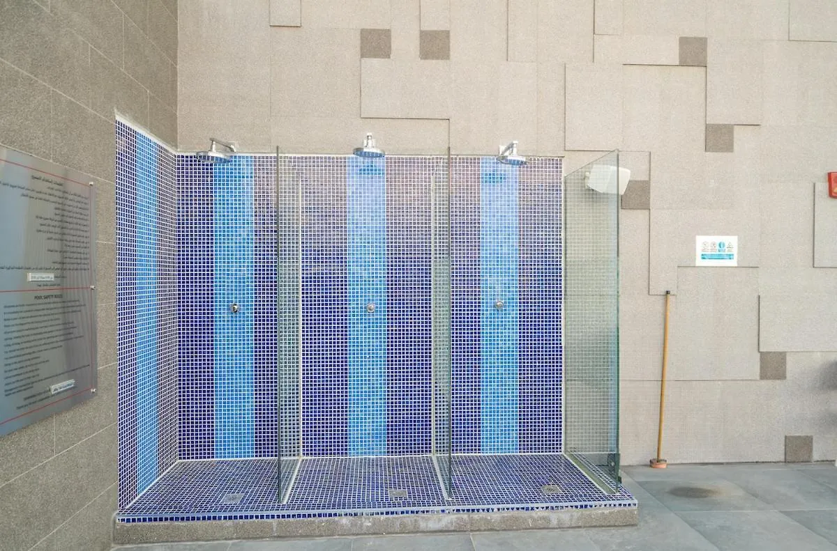 Apartment Modern 1Br W & Pool, Gym, Canal & Burj Khalifa Views Dubai
