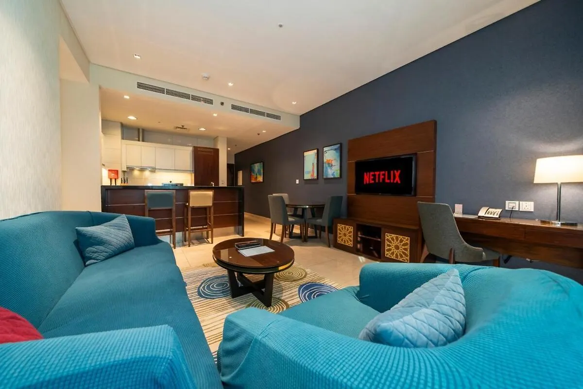 Modern 1Br W & Pool, Gym, Canal & Burj Khalifa Views Dubai